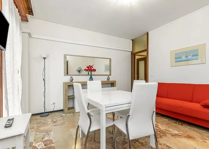 Apartment In Central Mestre With Parking!